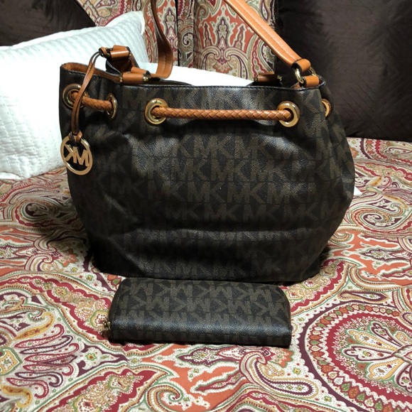 EUC - Picture 2 of 4